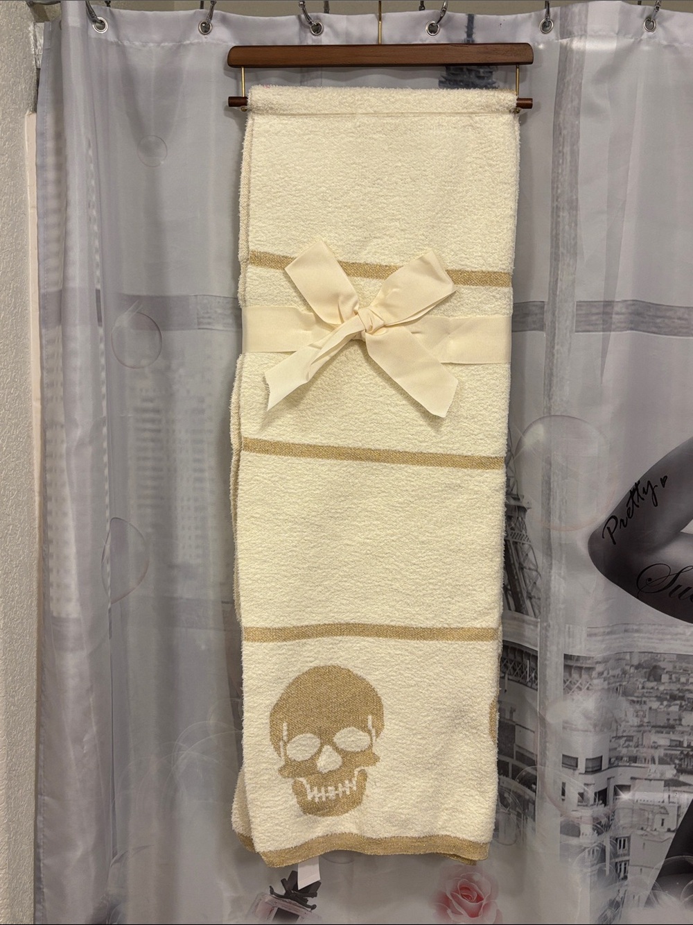 NWT Magaschoni Cream & Gold Skull Accent Throw